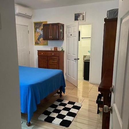 Centrally Located Room - 5 Порт-Антоніо Екстер'єр фото